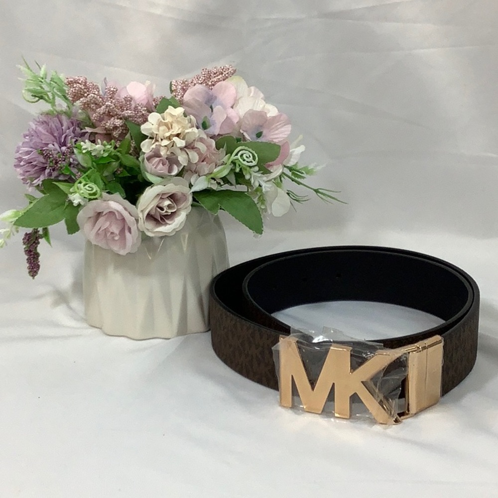 NWT Michael Michael Kors MK Buckle Twist Reversible Leather Belt